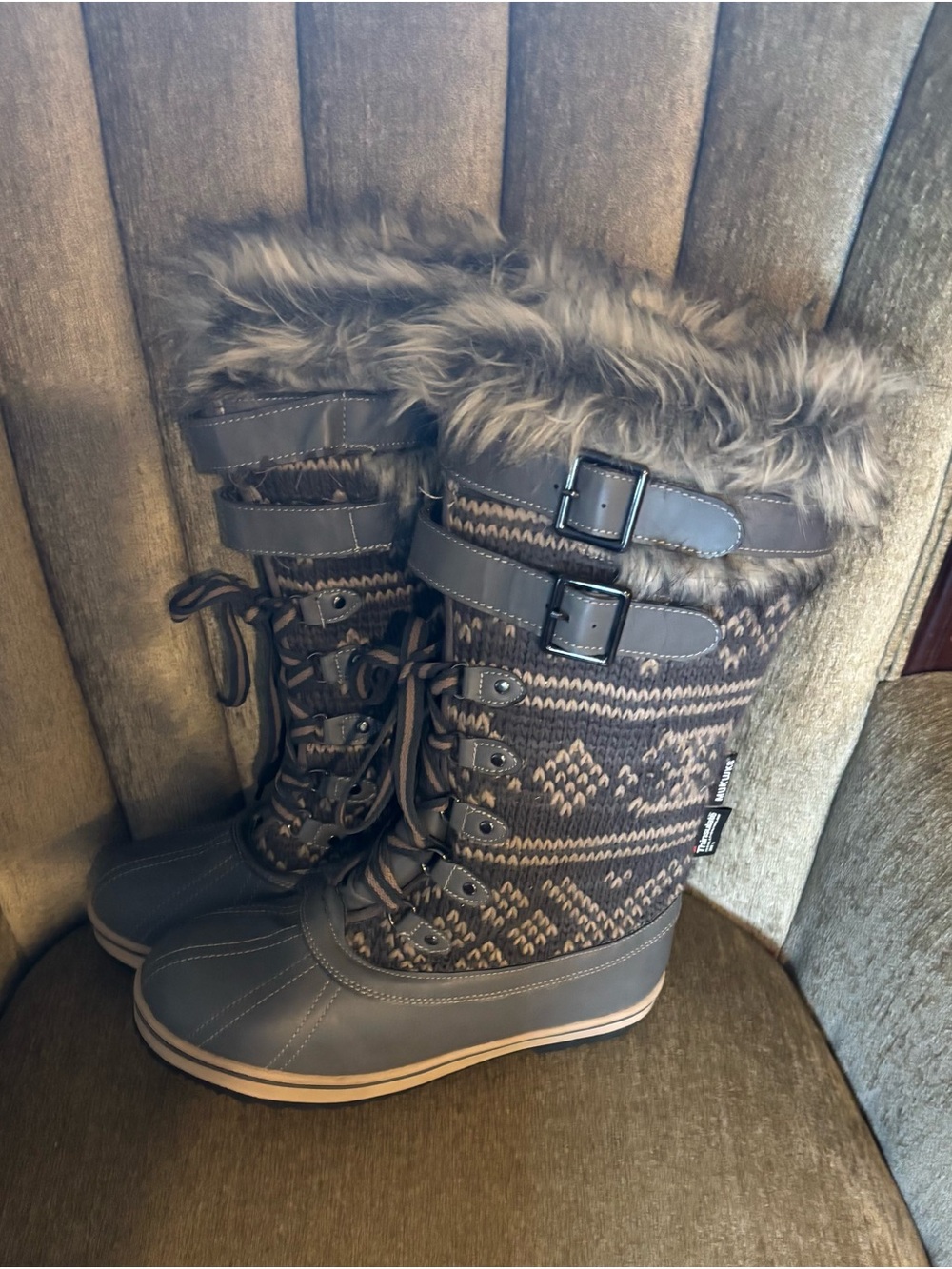 BRAND NEW MUK LUK FAUX FUR KNEE HIGH BOOTS BUCKLE THINSULATE SIZE 10 OUT OF STOC